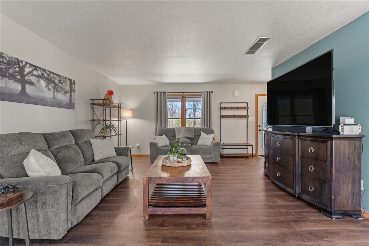 68600 Christiana Lake Road, Edwardsburg, MI, 49112-8727