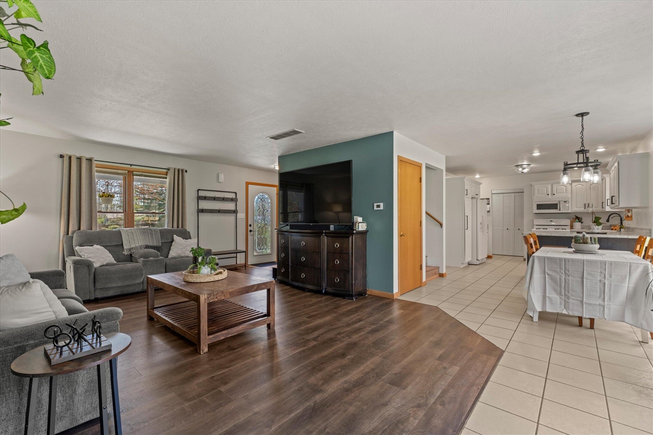 68600 Christiana Lake Road, Edwardsburg, MI, 49112-8727