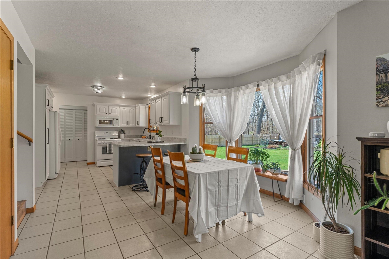 68600 Christiana Lake Road, Edwardsburg, MI, 49112-8727