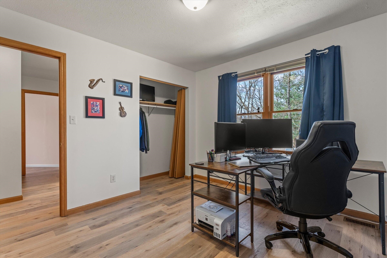 68600 Christiana Lake Road, Edwardsburg, MI, 49112-8727