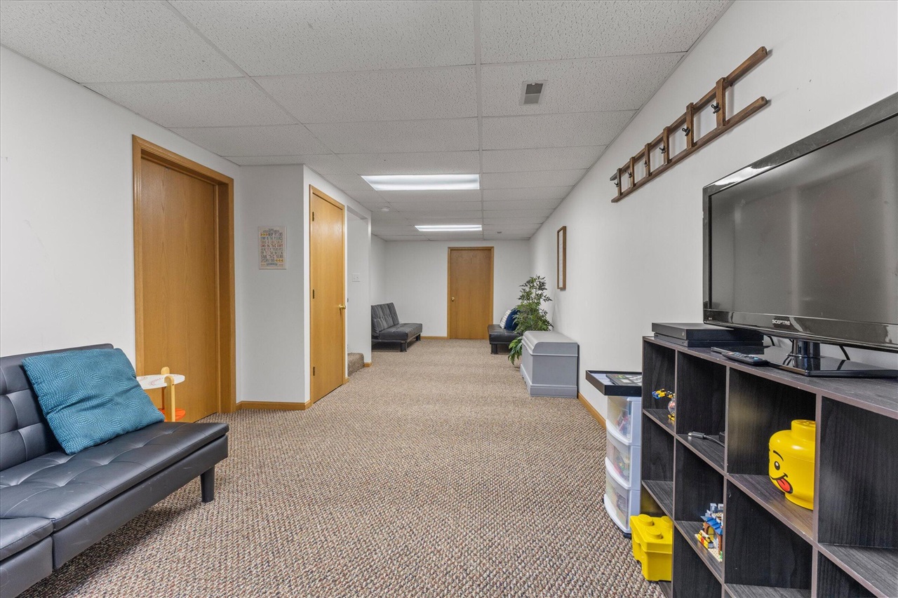 68600 Christiana Lake Road, Edwardsburg, MI, 49112-8727