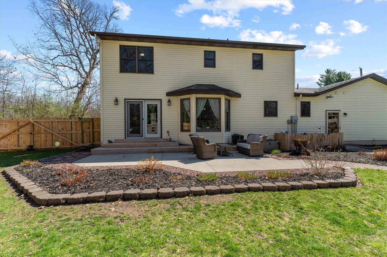 68600 Christiana Lake Road, Edwardsburg, MI, 49112-8727