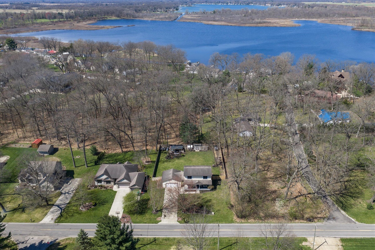 68600 Christiana Lake Road, Edwardsburg, MI, 49112-8727