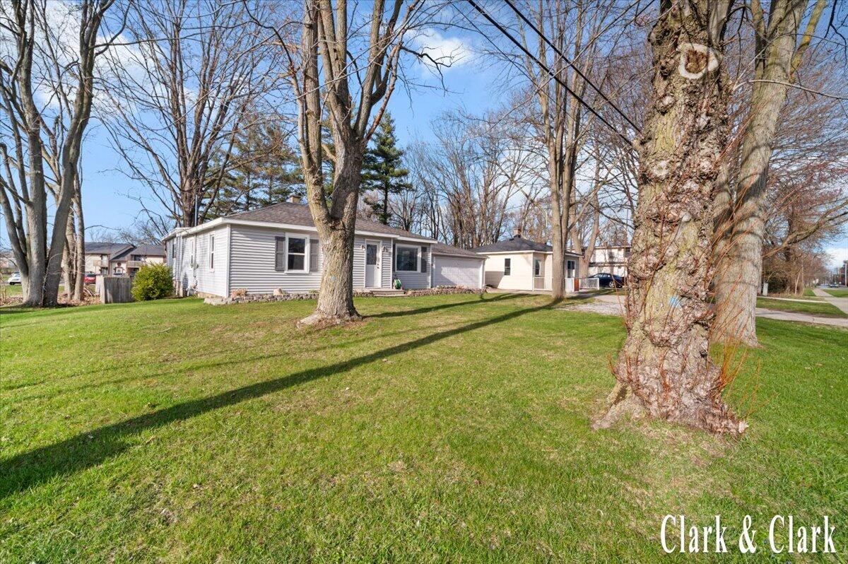 525 W Randall Street, Coopersville, MI, 49404-1368