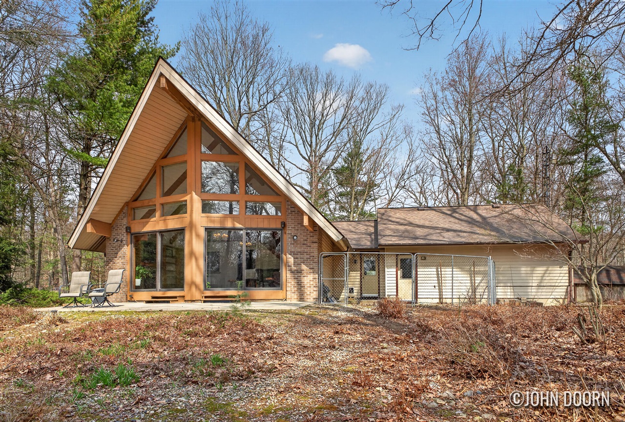 9063 Algoma Avenue, Rockford, MI, 49341-9084