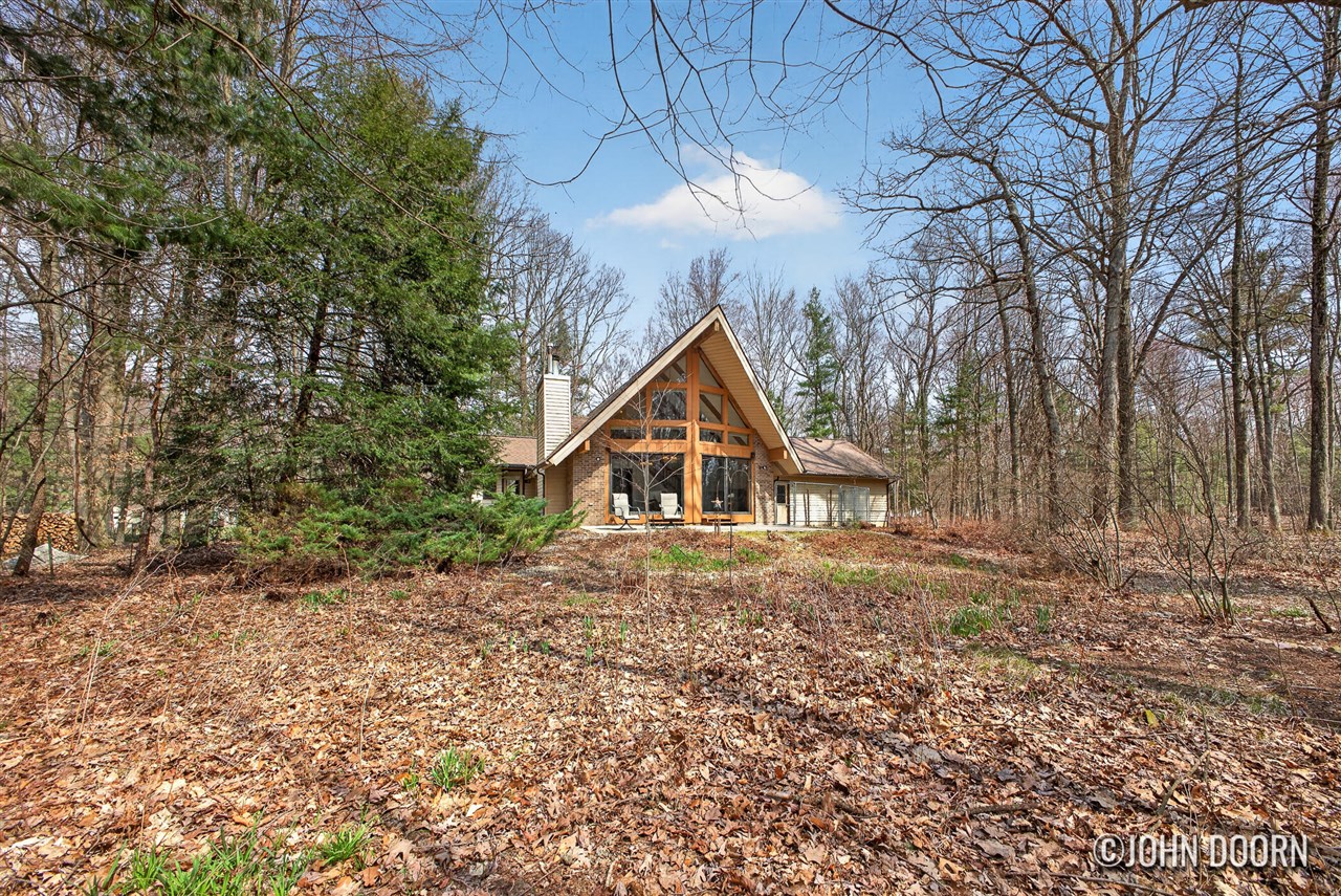 9063 Algoma Avenue, Rockford, MI, 49341-9084