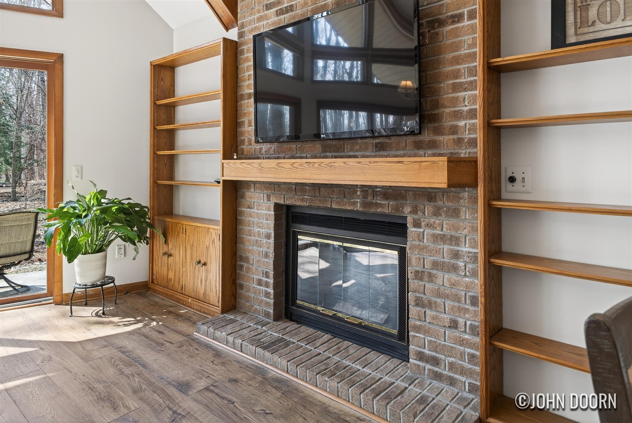 9063 Algoma Avenue, Rockford, MI, 49341-9084