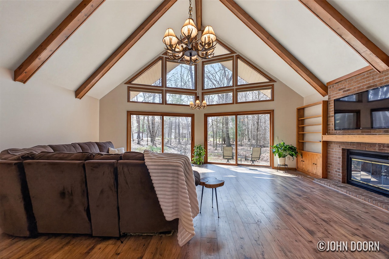 9063 Algoma Avenue, Rockford, MI, 49341-9084