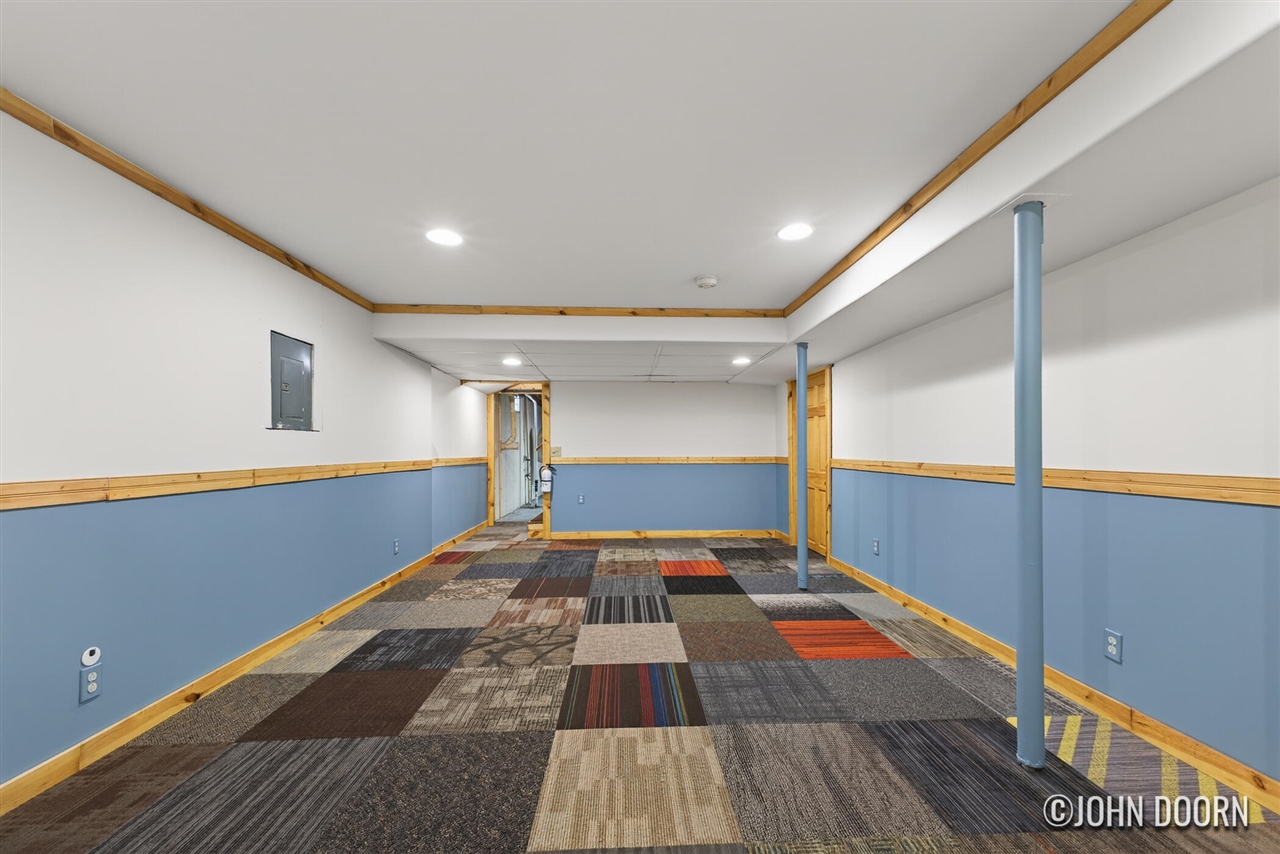 9063 Algoma Avenue, Rockford, MI, 49341-9084