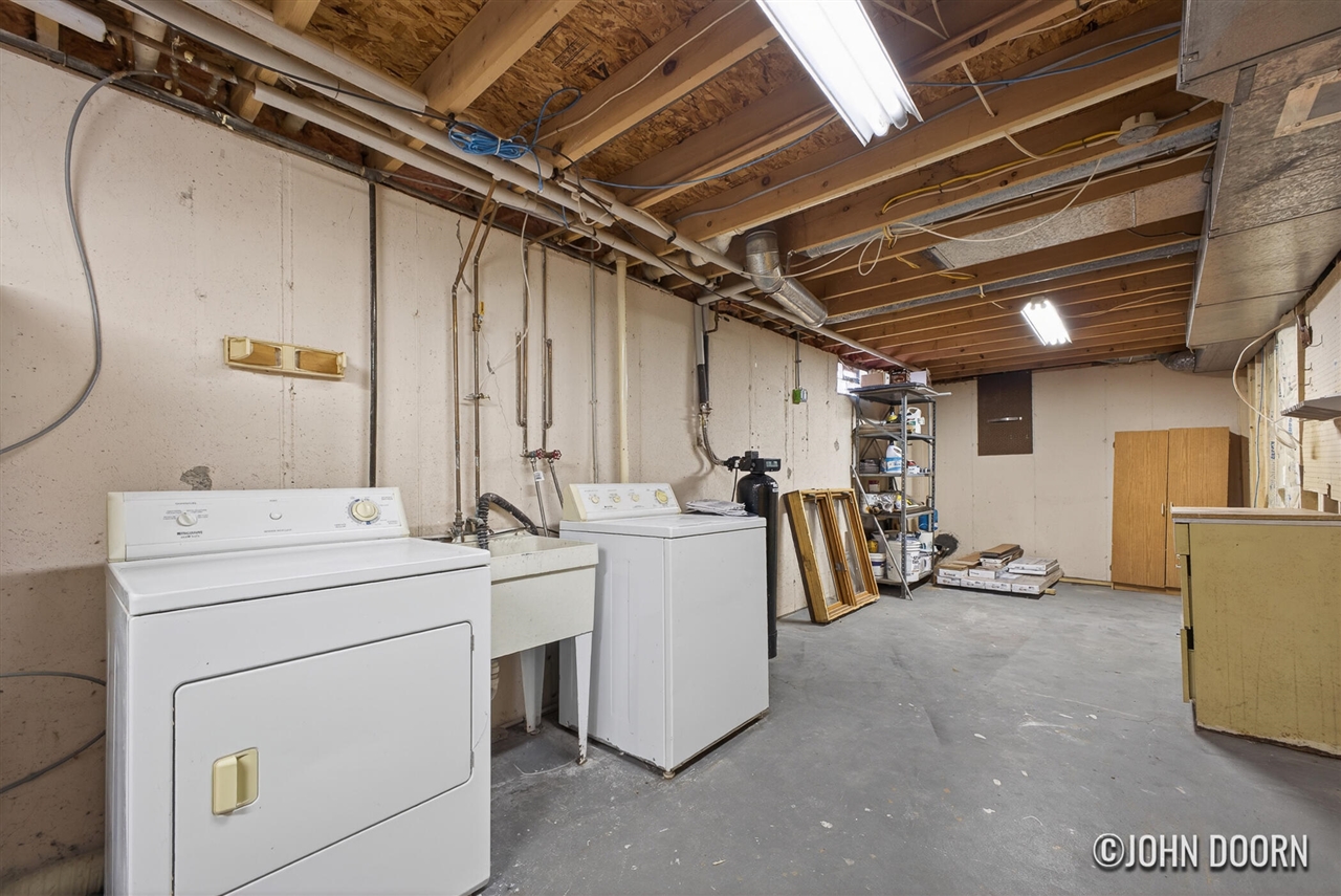 9063 Algoma Avenue, Rockford, MI, 49341-9084