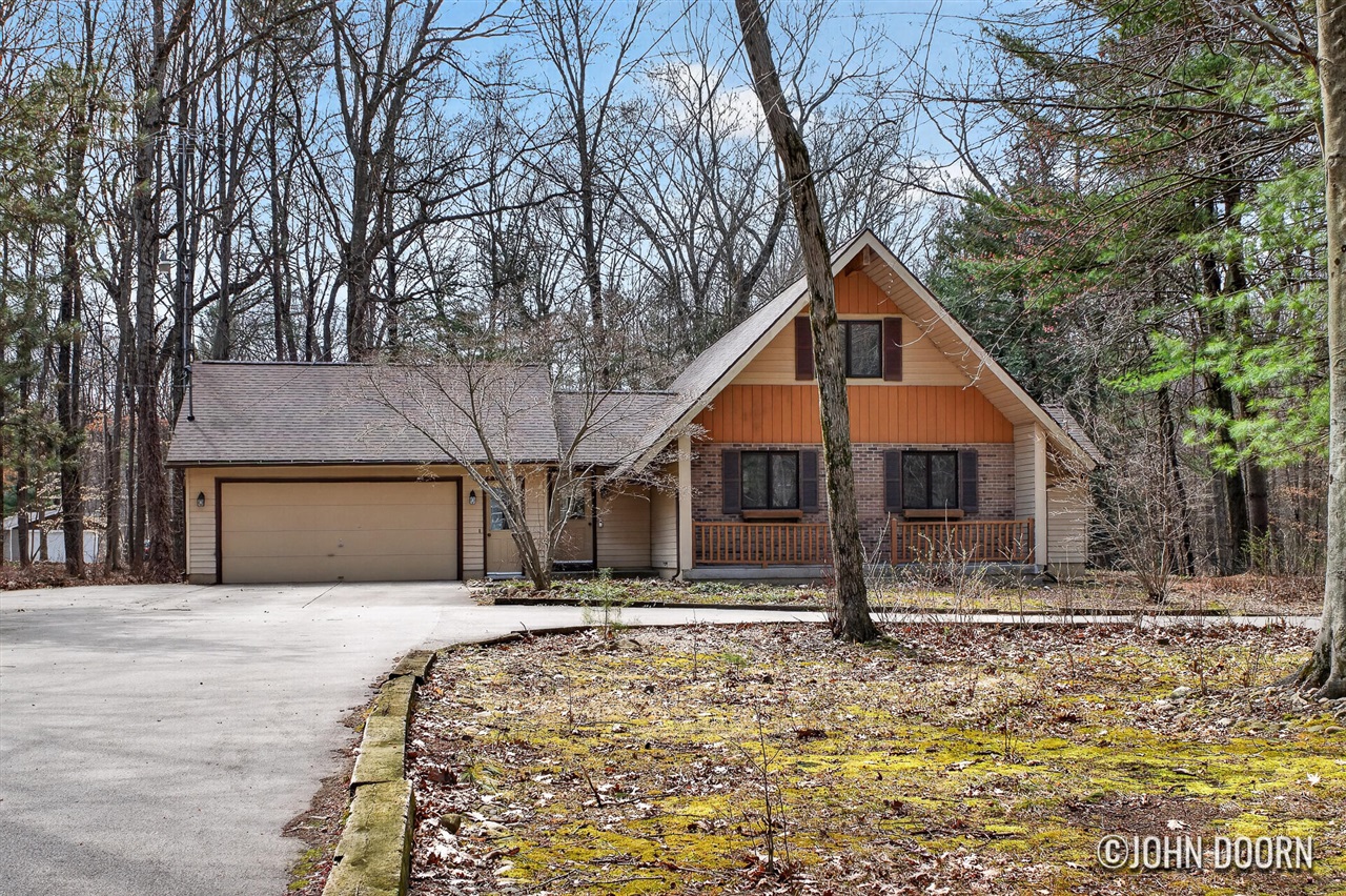 9063 Algoma Avenue, Rockford, MI, 49341-9084