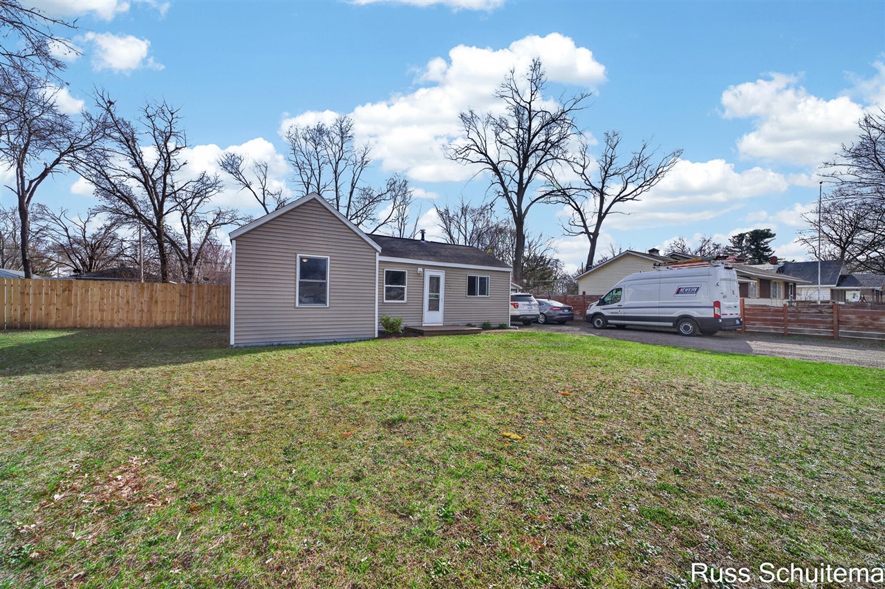 2289 Orchard Avenue, Muskegon, MI, 49442-3830