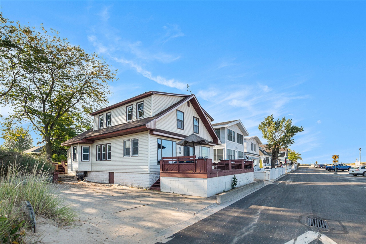 2nd image of 30 Lakeshore Dr, South Haven, MI 49090 | MLS# 70524715
