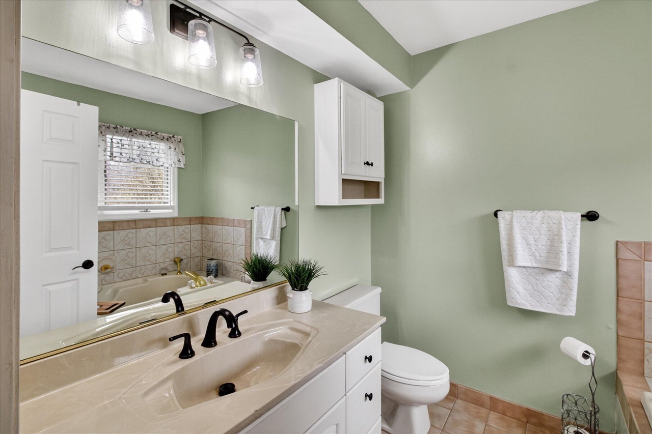 38609 Jahn Street, Livonia, MI, 48152-1018