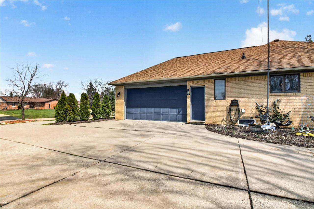 38609 Jahn Street, Livonia, MI, 48152-1018