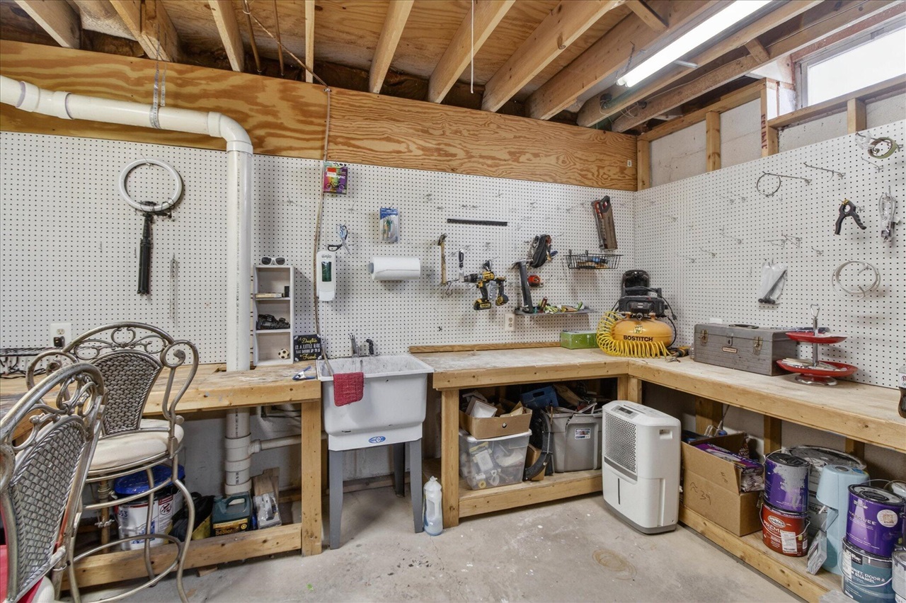 38609 Jahn Street, Livonia, MI, 48152-1018