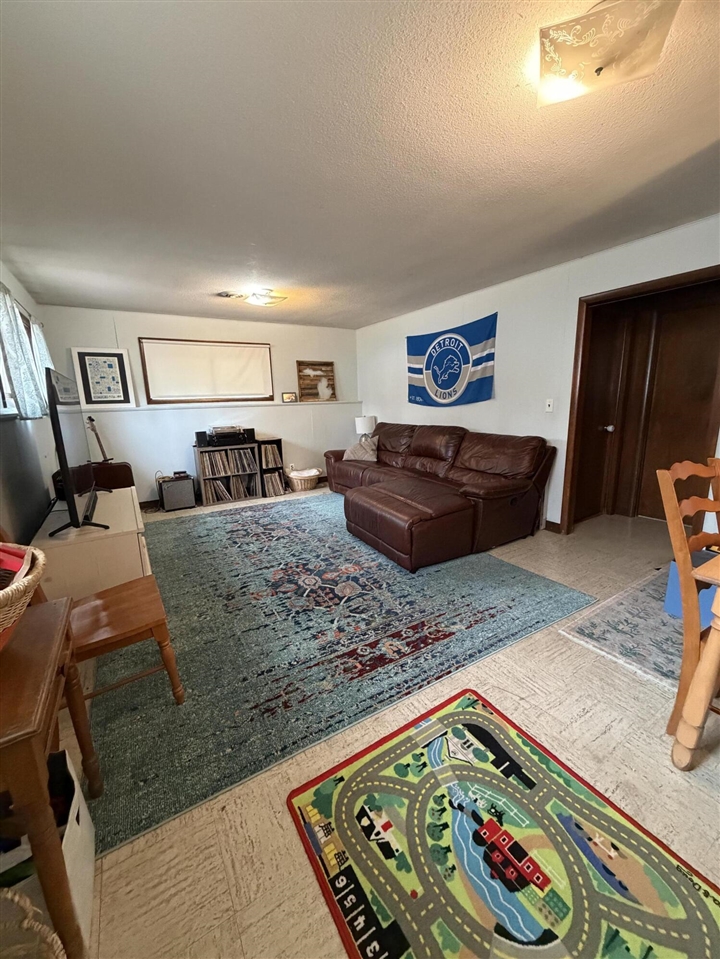 322 Roosevelt Avenue, Holland, MI, 49424-2630