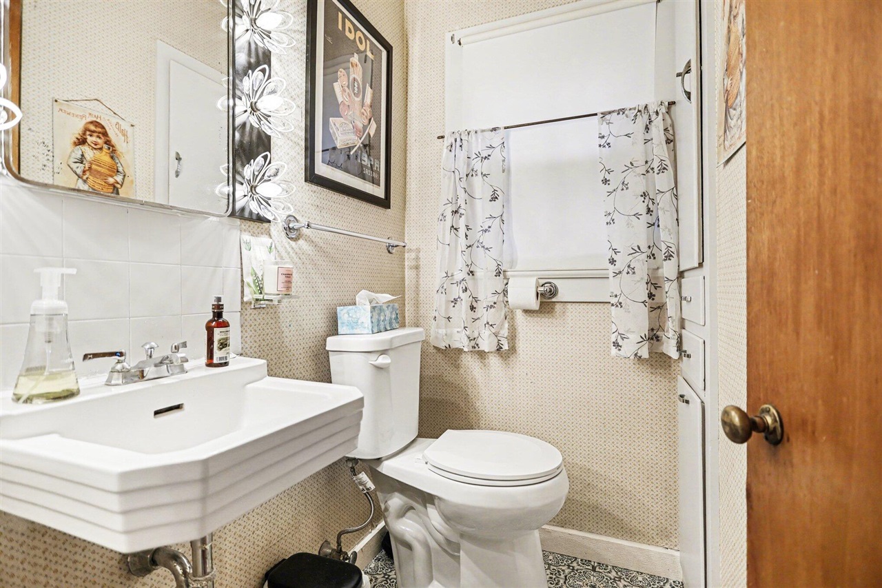 193 Garrison Avenue, Battle Creek, MI, 49017-4750