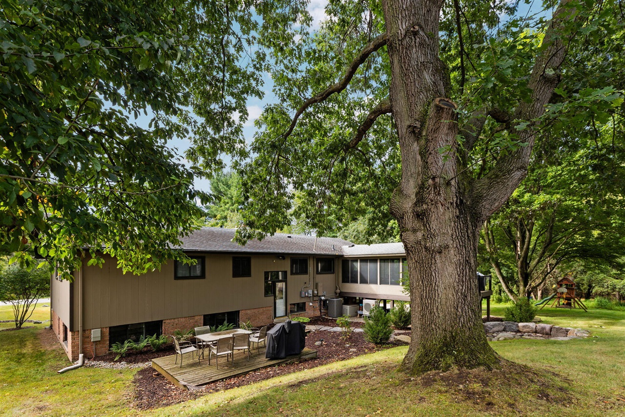 2776 Daleview Drive, Ann Arbor, MI, 48105-9603