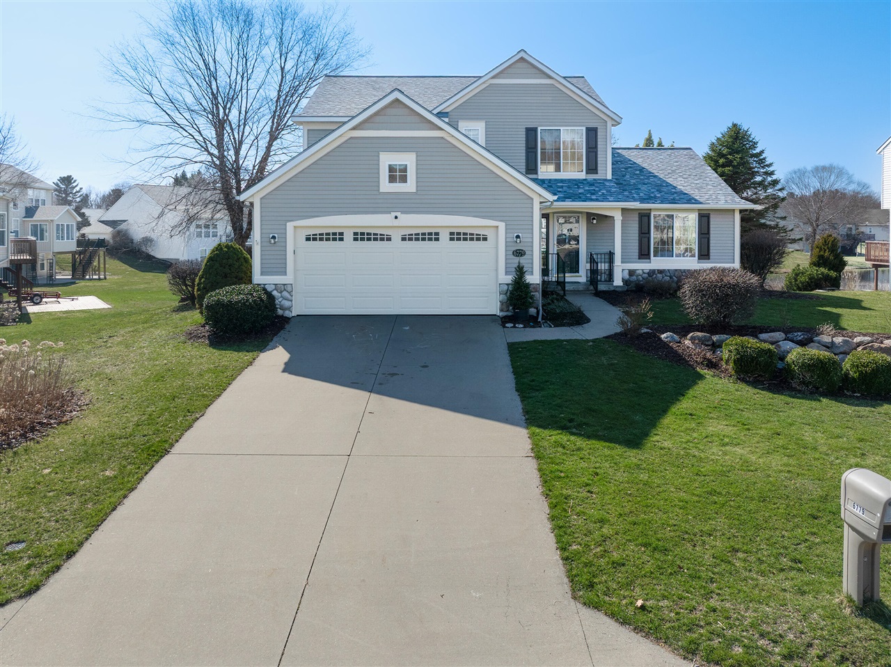 6779 Winter Creek Road, Norton Shores, MI, 49444-8772