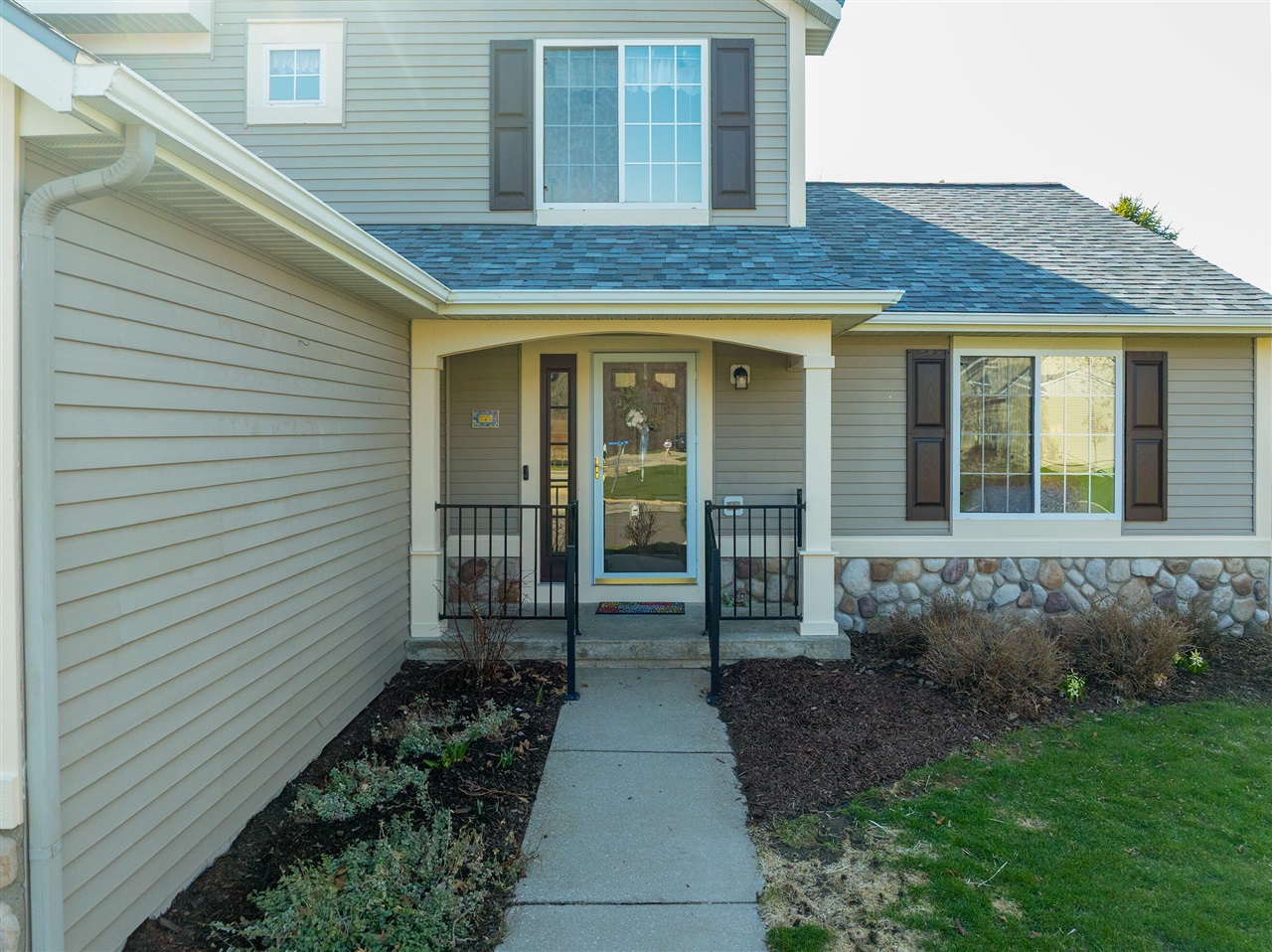 6779 Winter Creek Road, Norton Shores, MI, 49444-8772