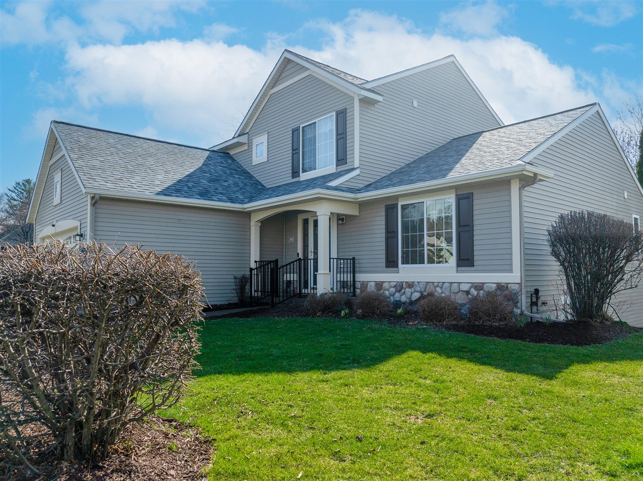 6779 Winter Creek Road, Norton Shores, MI, 49444-8772