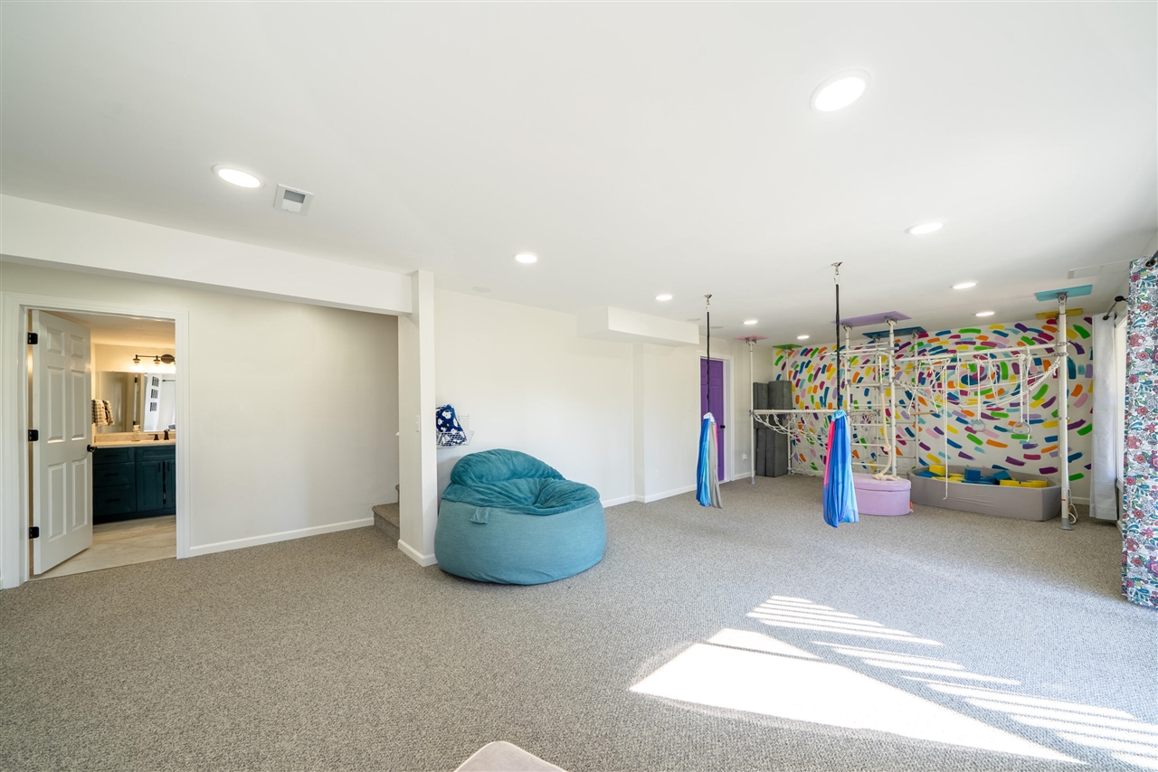 6779 Winter Creek Road, Norton Shores, MI, 49444-8772