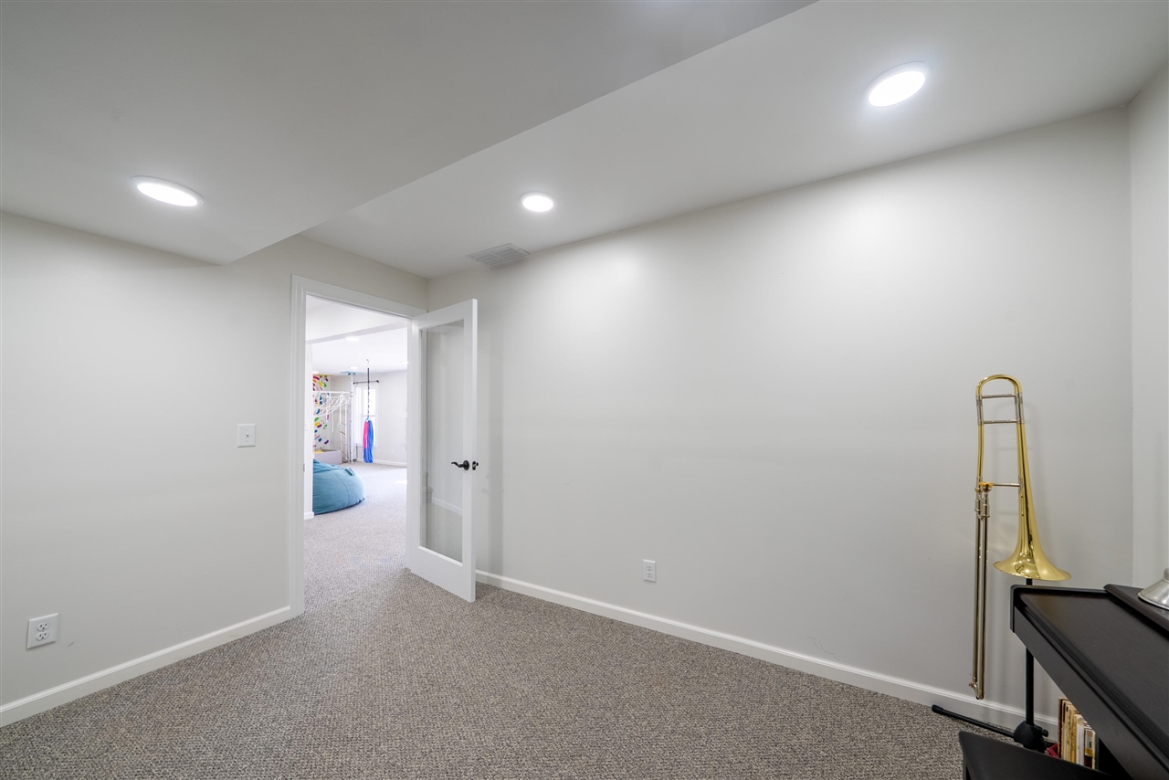 6779 Winter Creek Road, Norton Shores, MI, 49444-8772