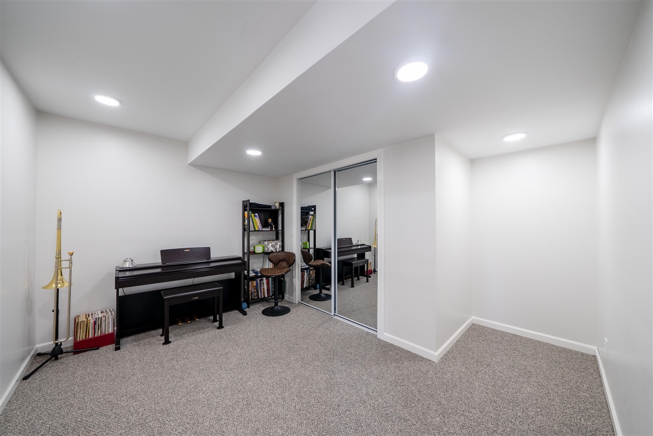 6779 Winter Creek Road, Norton Shores, MI, 49444-8772