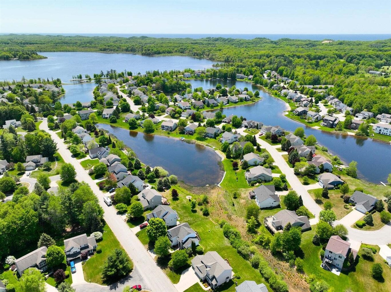 6779 Winter Creek Road, Norton Shores, MI, 49444-8772