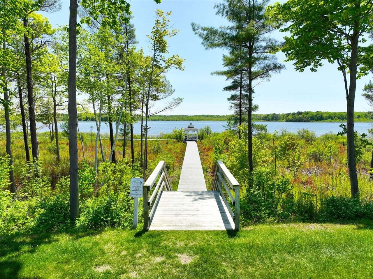 6779 Winter Creek Road, Norton Shores, MI, 49444-8772