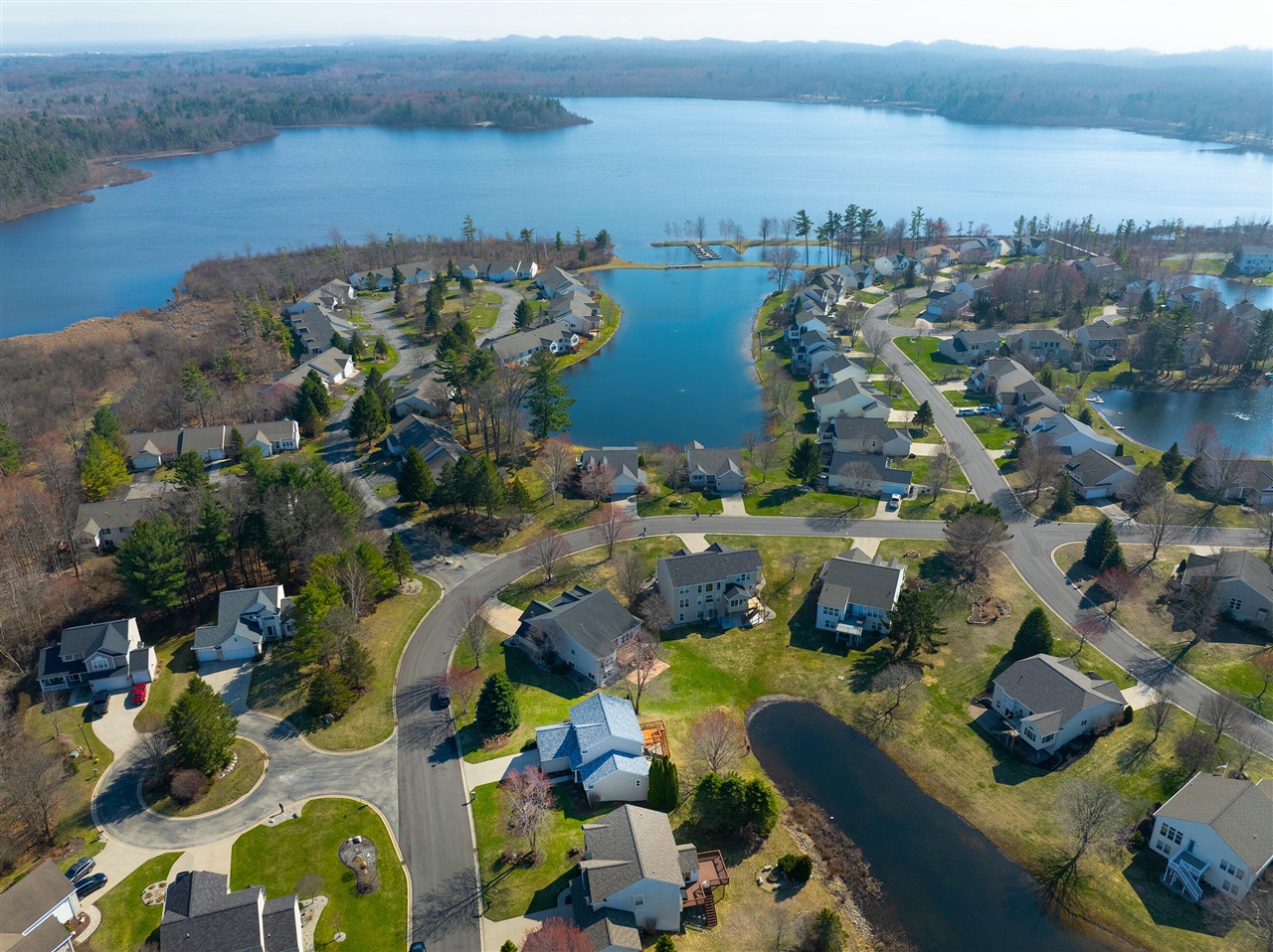 6779 Winter Creek Road, Norton Shores, MI, 49444-8772