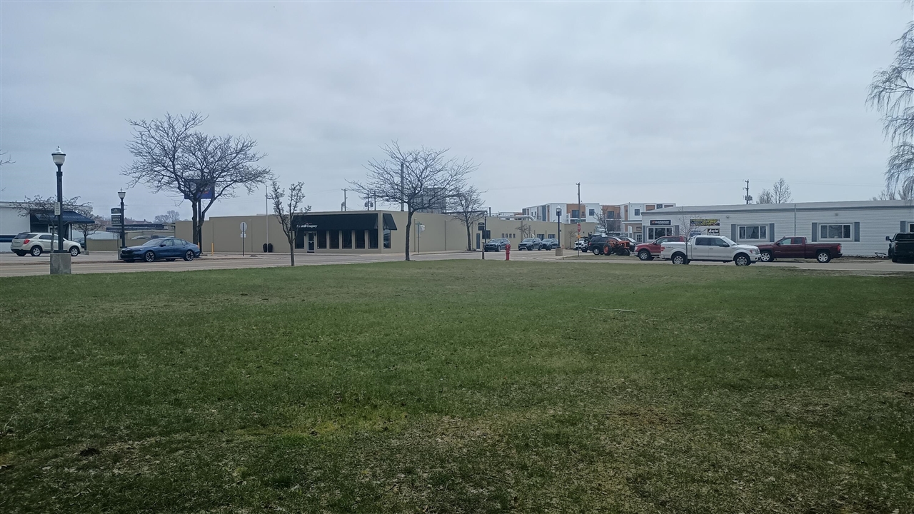 102 W Dowland Street, Ludington, MI, 49431-2045