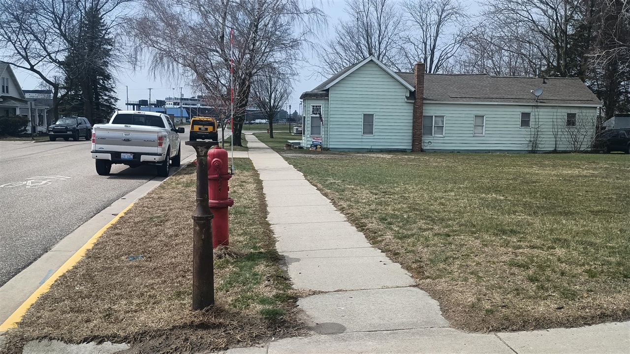 102 W Dowland Street, Ludington, MI, 49431-2045