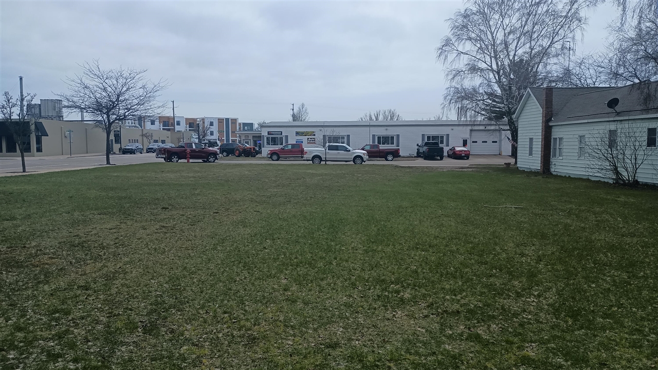 102 W Dowland Street, Ludington, MI, 49431-2045