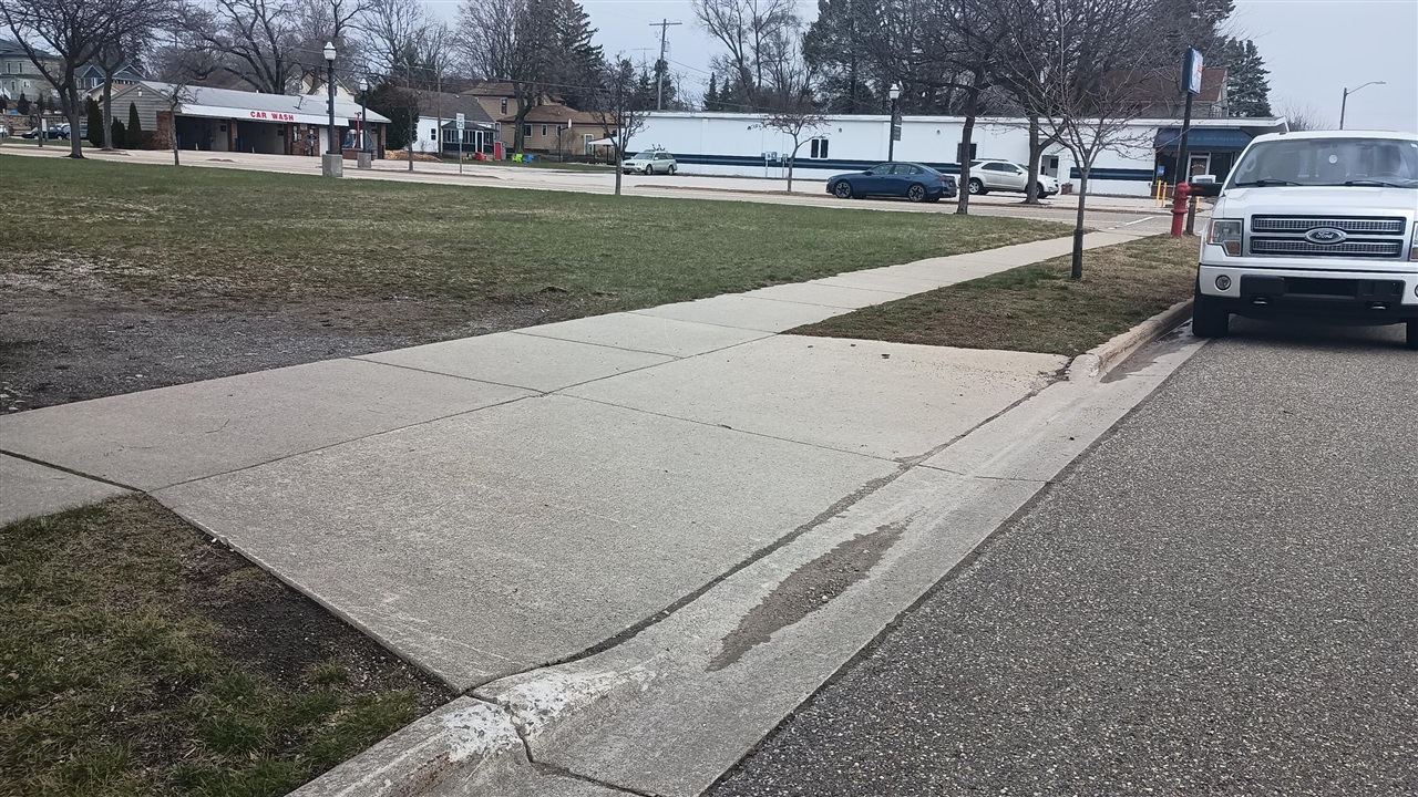 102 W Dowland Street, Ludington, MI, 49431-2045