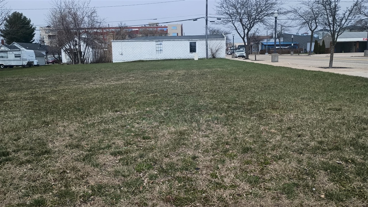 102 W Dowland Street, Ludington, MI, 49431-2045