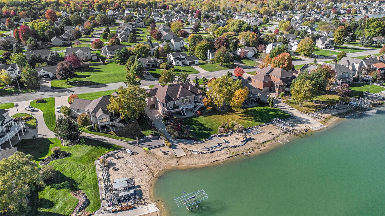 8614 24th Avenue, Jenison, MI, 49428-9543