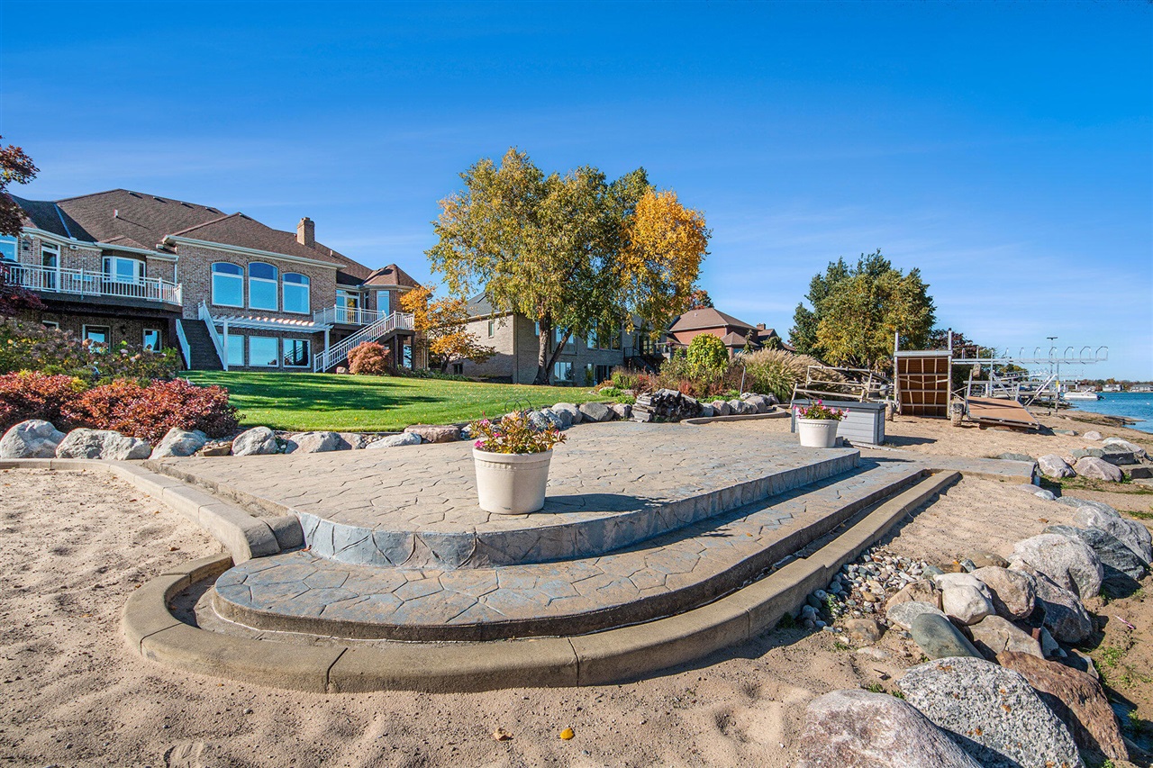 8614 24th Avenue, Jenison, MI, 49428-9543