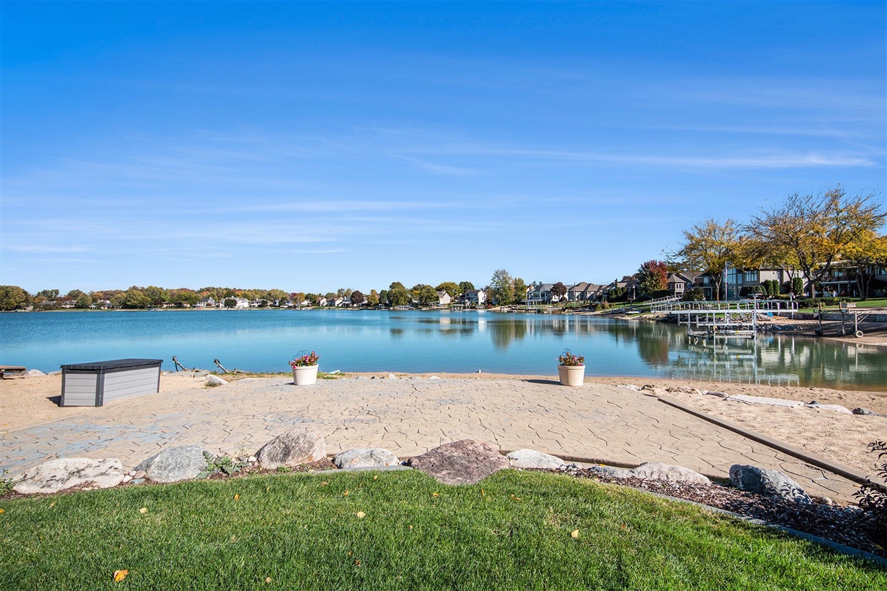 8614 24th Avenue, Jenison, MI, 49428-9543