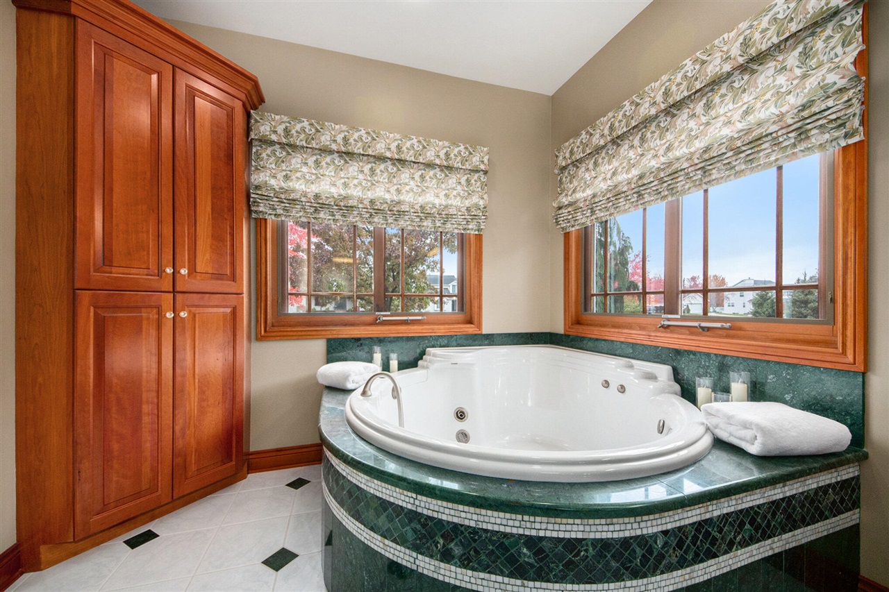 8614 24th Avenue, Jenison, MI, 49428-9543