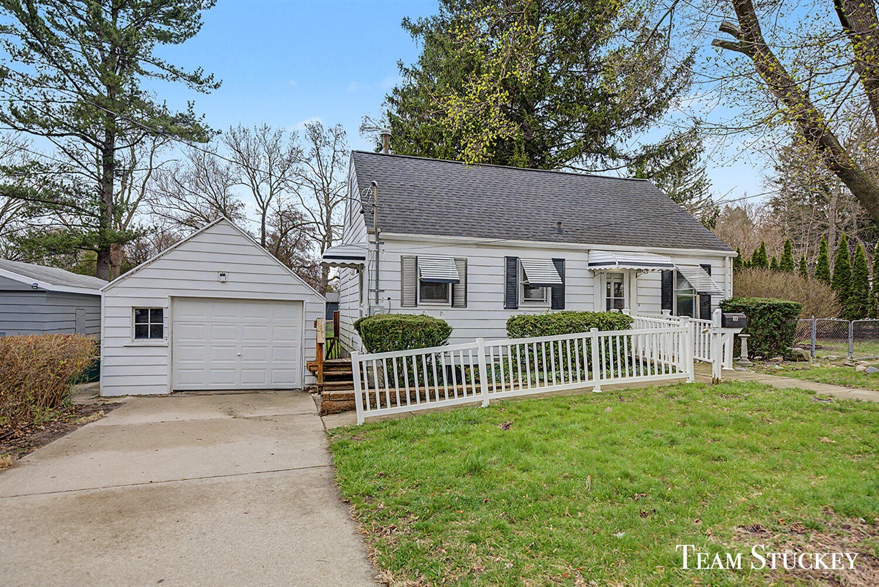 617 Vernon Avenue, Lansing, MI, 48910-4634