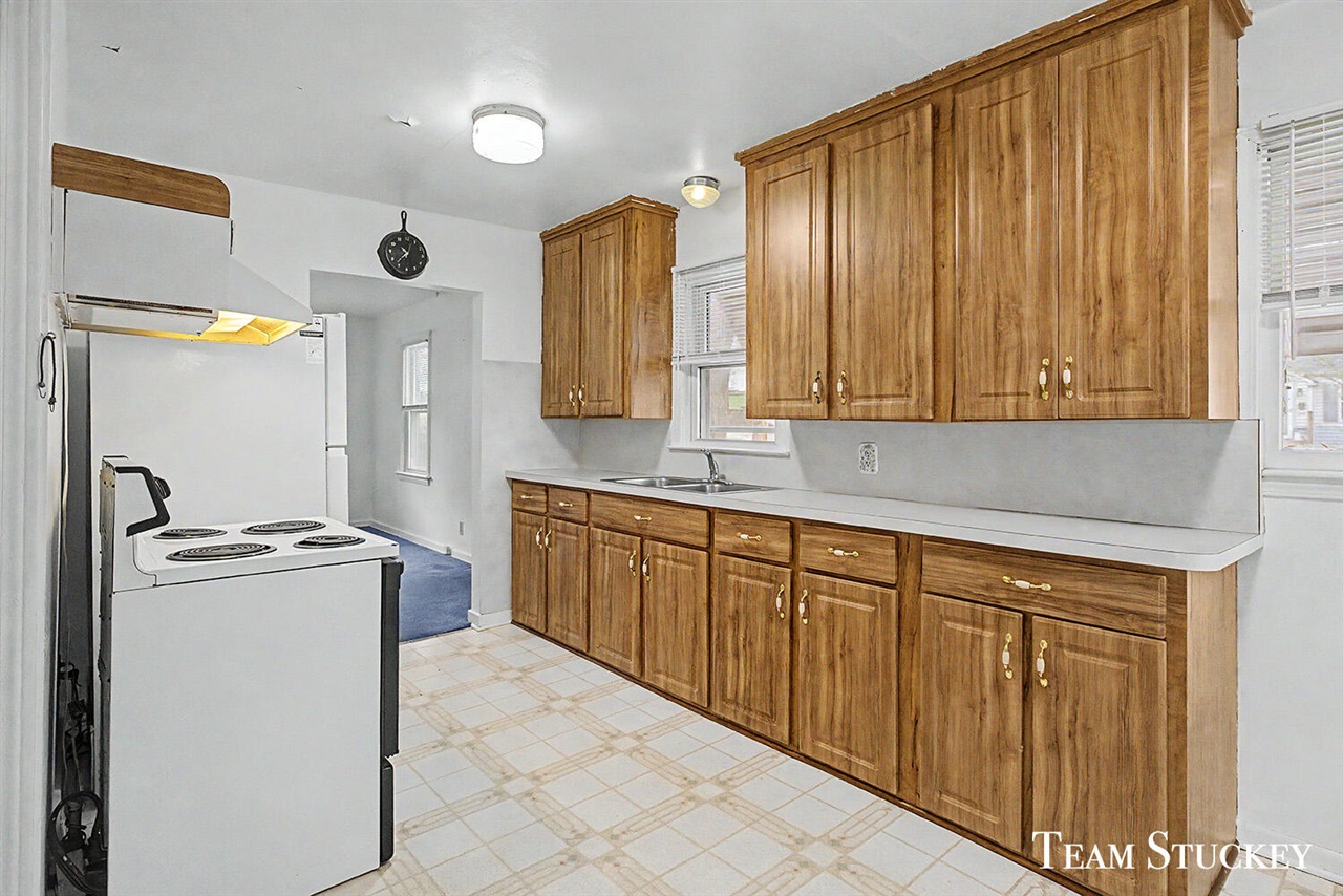 617 Vernon Avenue, Lansing, MI, 48910-4634