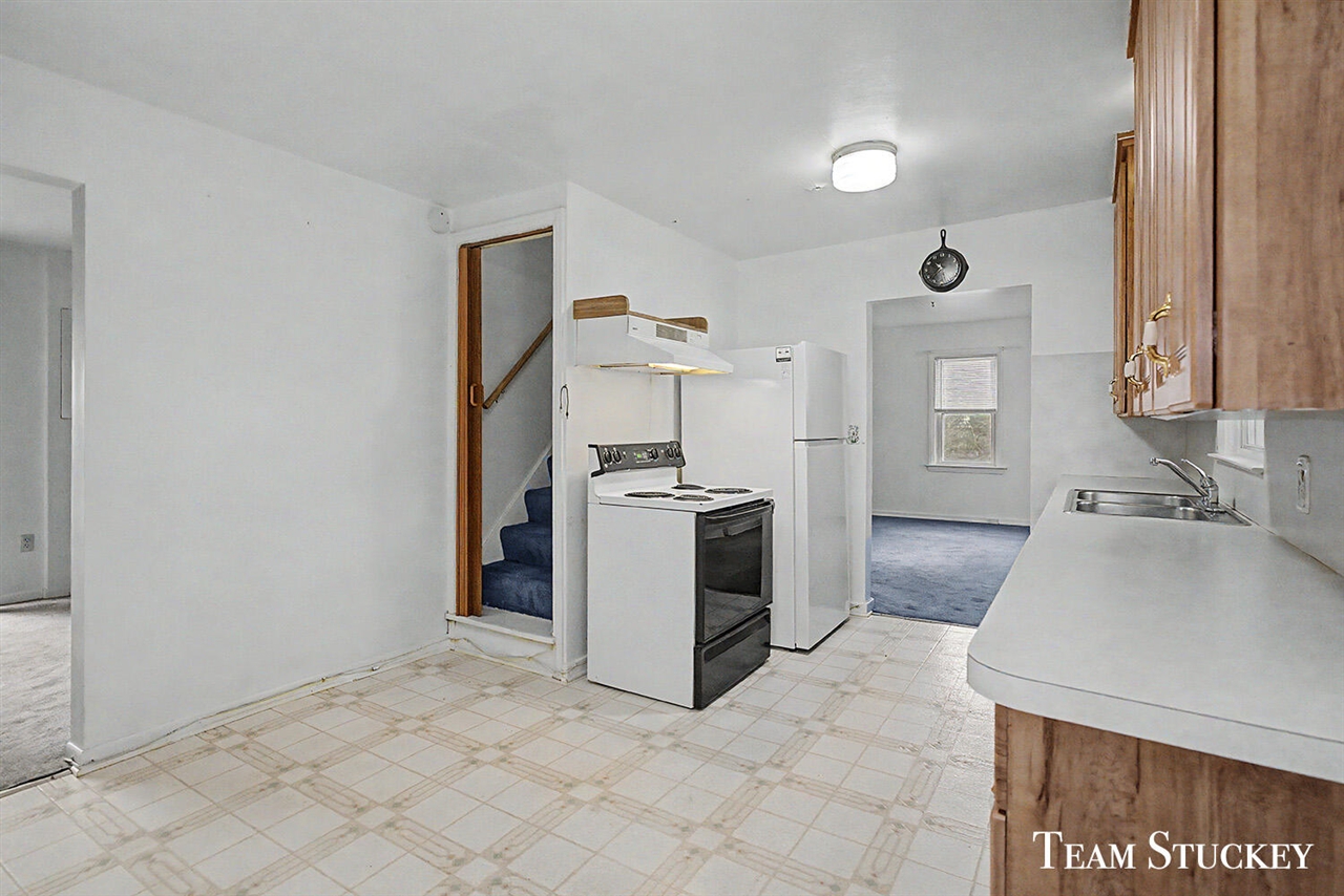 617 Vernon Avenue, Lansing, MI, 48910-4634