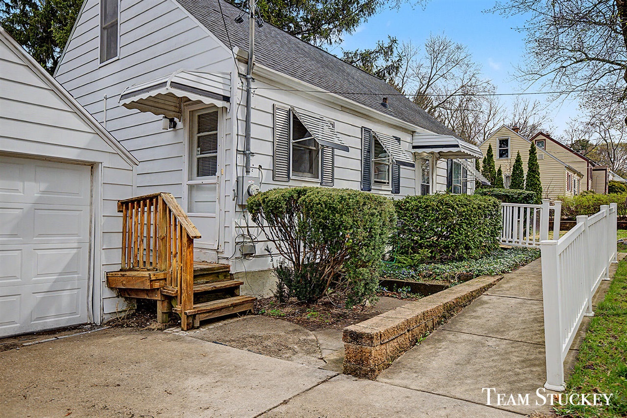 617 Vernon Avenue, Lansing, MI, 48910-4634
