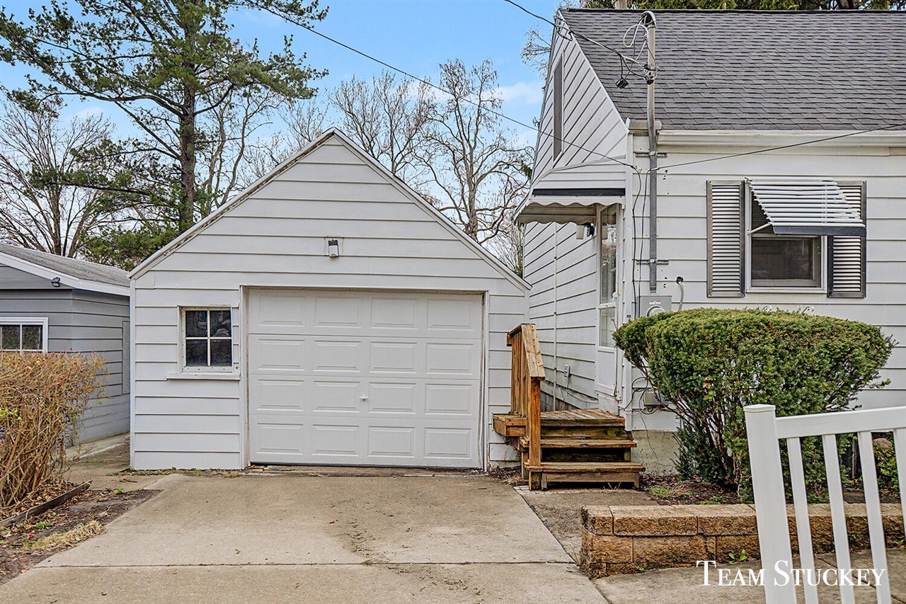 617 Vernon Avenue, Lansing, MI, 48910-4634