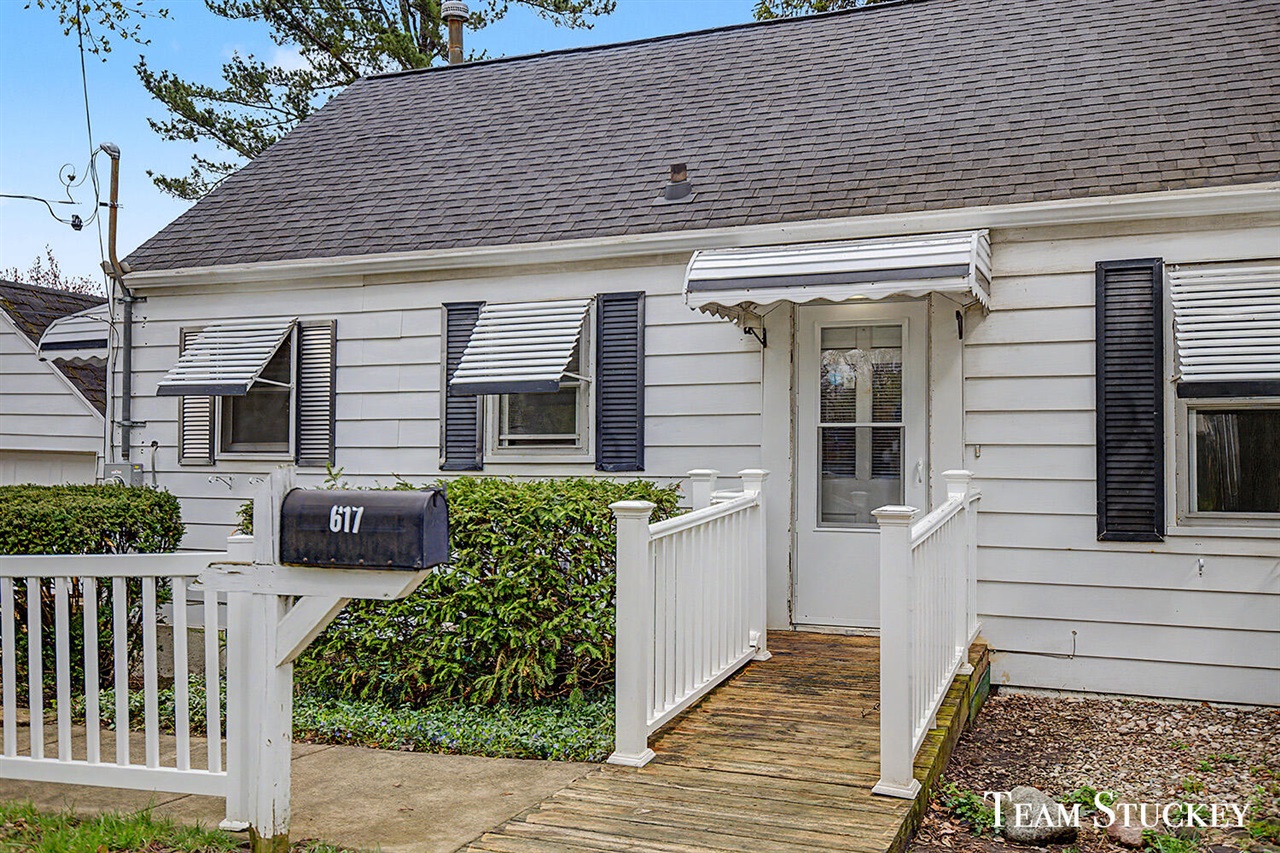 617 Vernon Avenue, Lansing, MI, 48910-4634