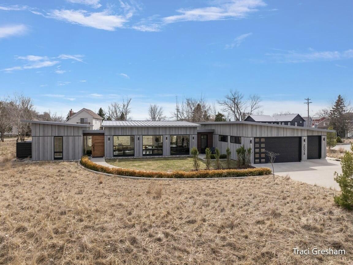 20028 North Shore Drive, Spring Lake, MI, 49456-9423