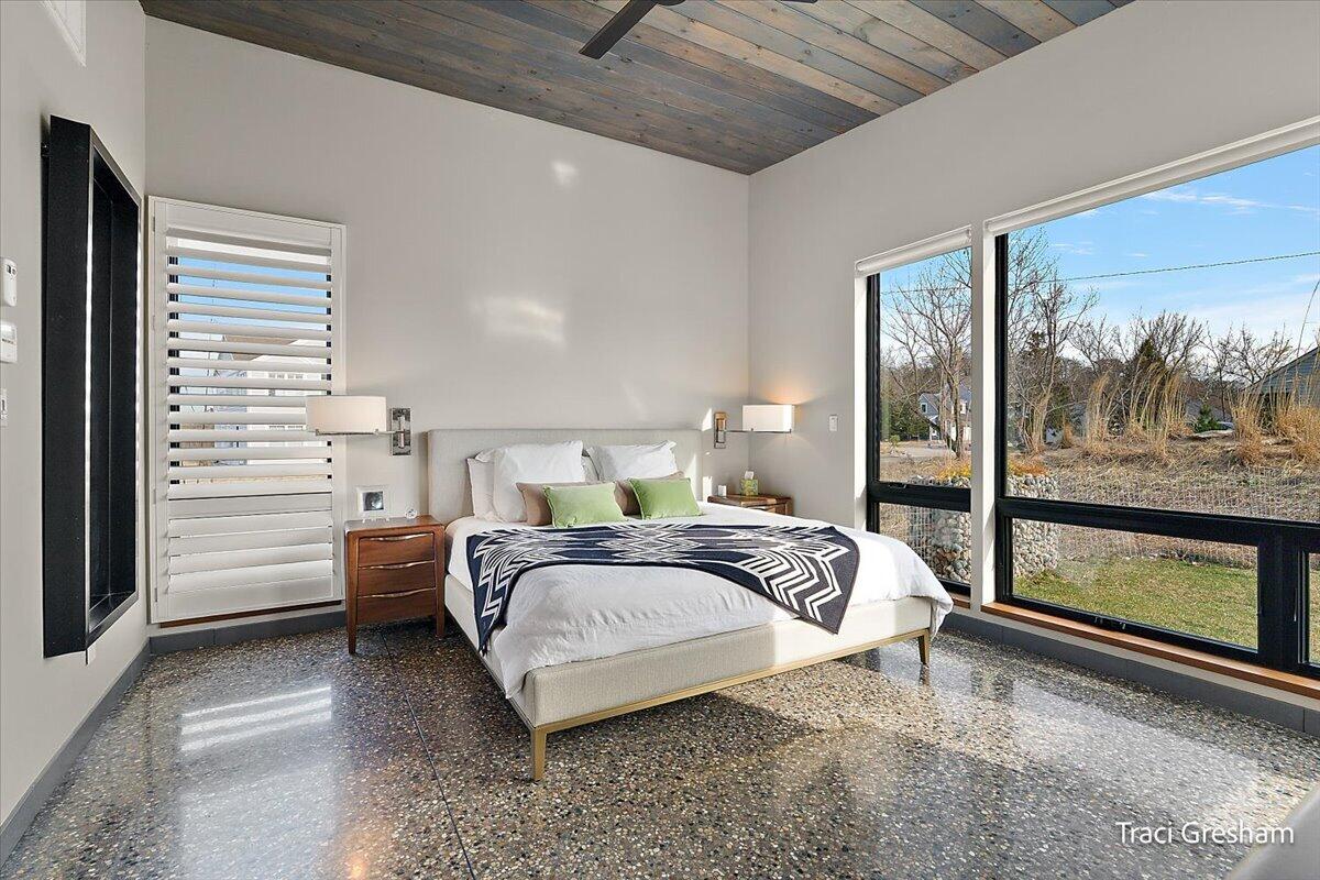 20028 North Shore Drive, Spring Lake, MI, 49456-9423