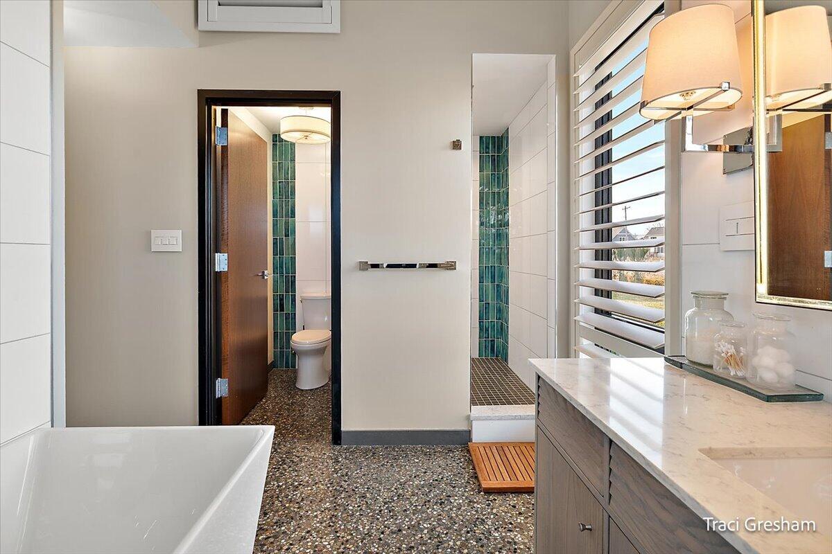 20028 North Shore Drive, Spring Lake, MI, 49456-9423